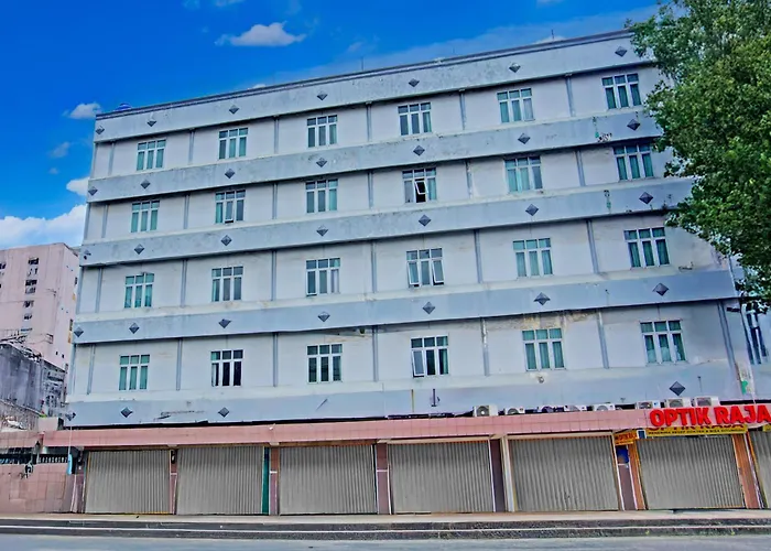 Townhouse Oak Palembang Near Jembatan Ampera Formerly Azzura Hotel