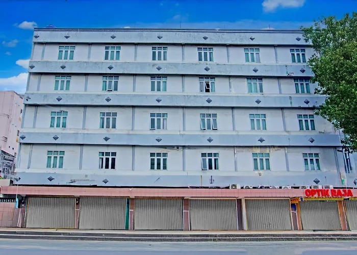 Townhouse Oak Palembang Near Jembatan Ampera Formerly Azzura Hotel